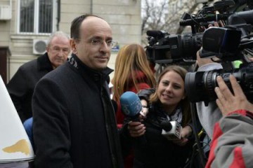 Primarul municipiului Slatina, aflat în arest la domiciliu, a fost suspendat din funcție